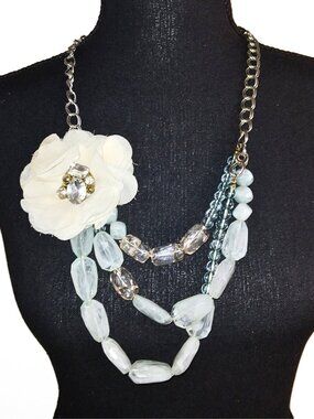 WOMEN'S ICE BLUE & CHAMPAGNE COLOR BEADED NECKLACE W/CREAM COLOR CRYSTAL FLOWER